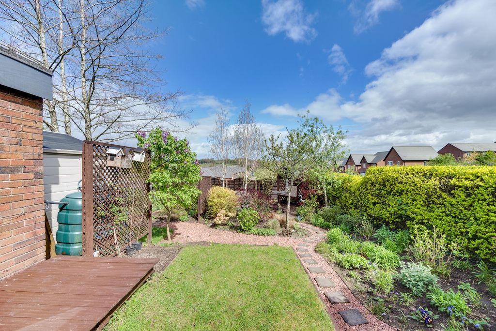 Property photo 2 of 28