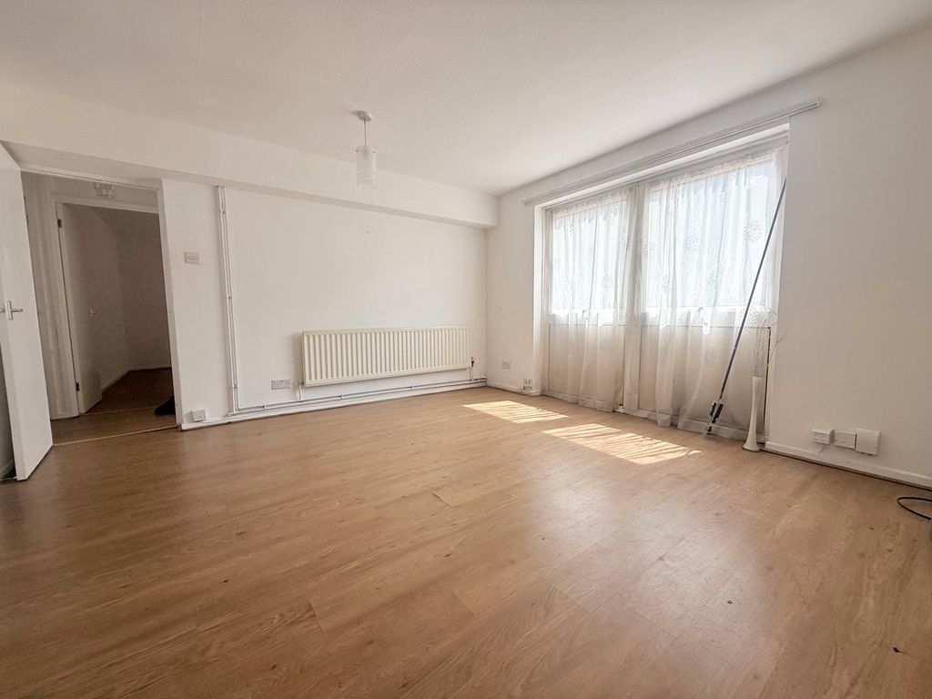 Property photo 2 of 5 Living Room