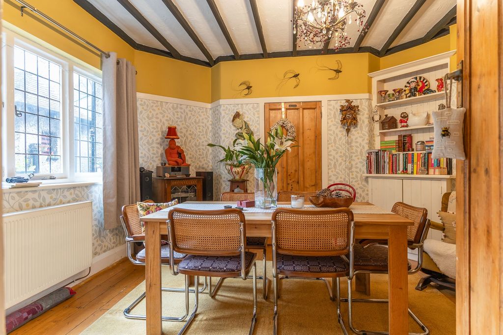 Property photo 3 of 28