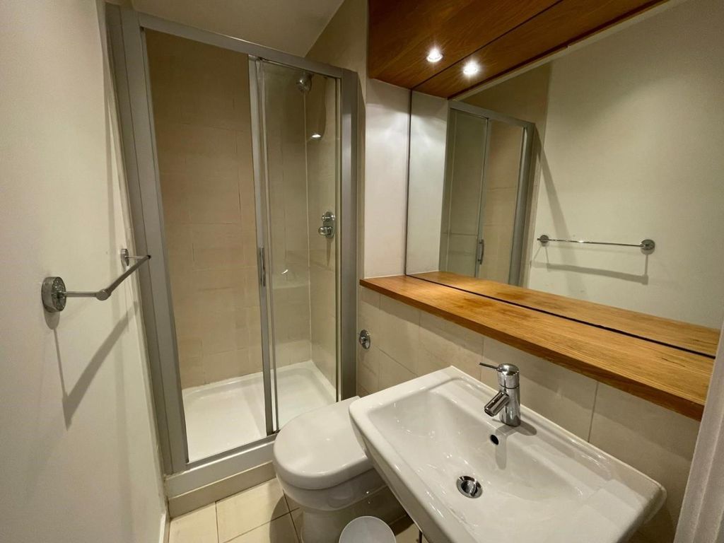 Property photo 3 of 12 123 St George Bathroom1.Jpeg