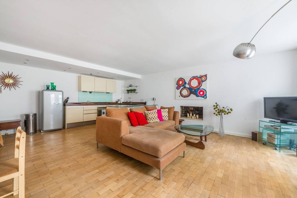 Property photo 3 of 10