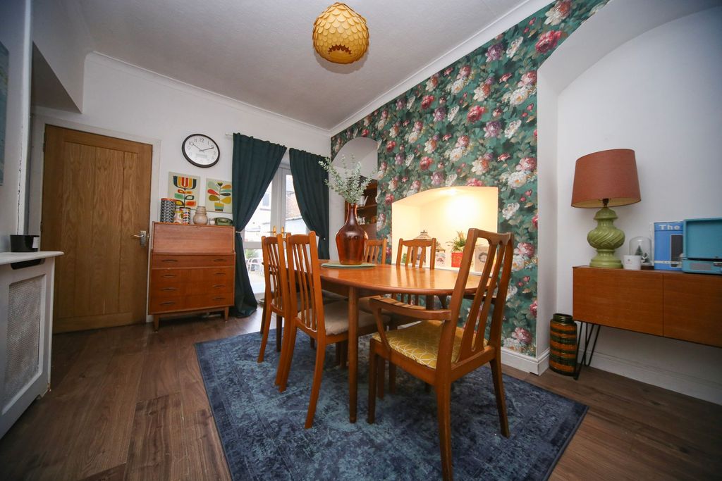 Property photo 2 of 25
