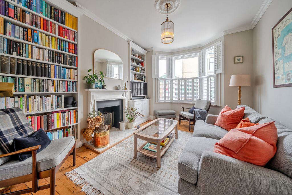 Property photo 3 of 18 1402462-16-697207...