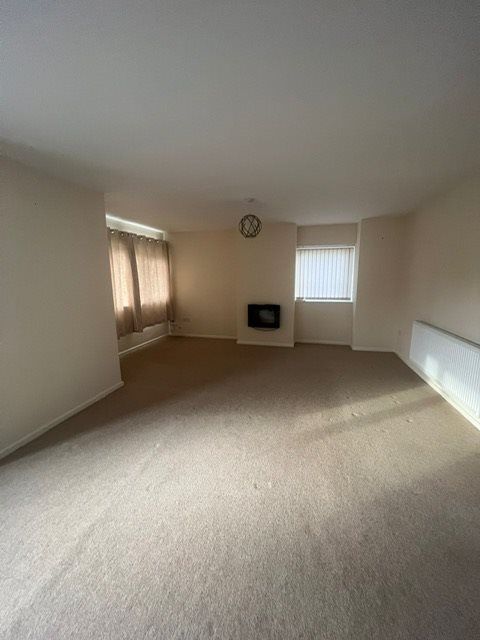 Property photo 2 of 20 Daven Lounge