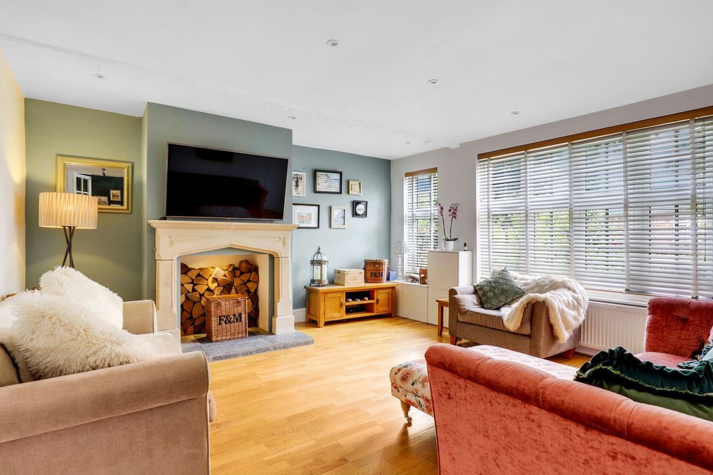 Property photo 2 of 31