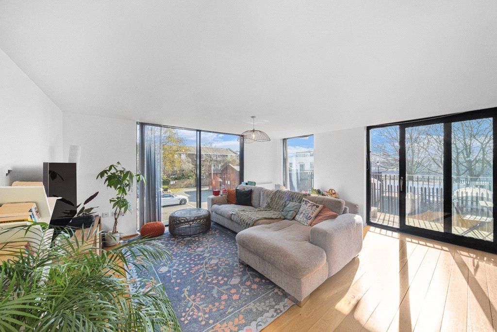 Property photo 2 of 21 Picture No. 16