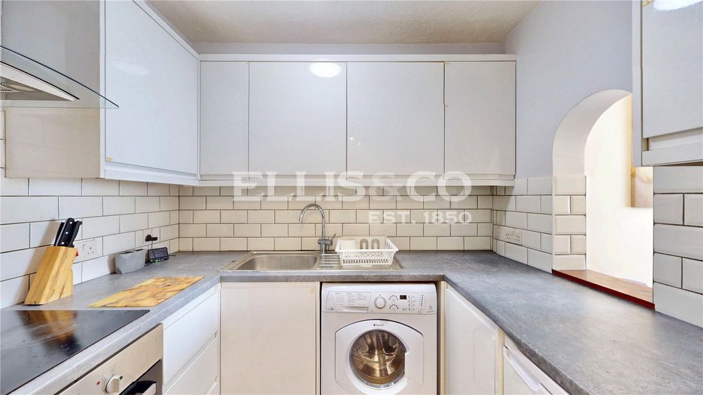 Property photo 2 of 17 Picture No. 16