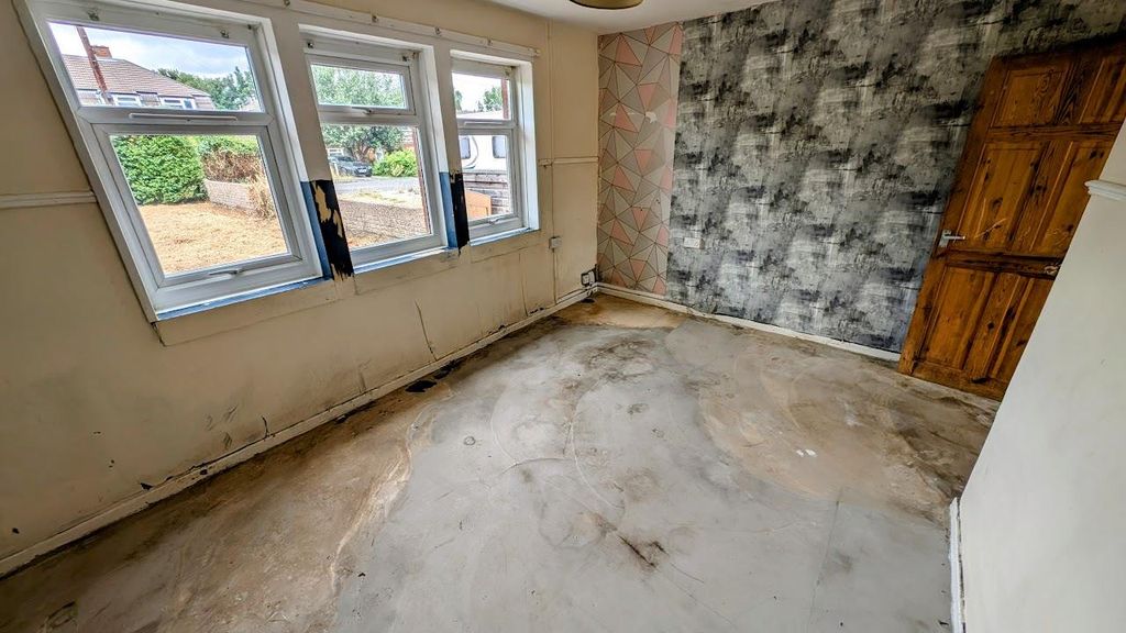 Property photo 3 of 18 16 Orchard Close Lounge 3.Jpg