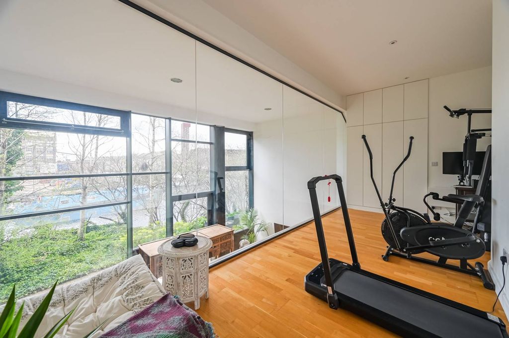 Property photo 1 of 33