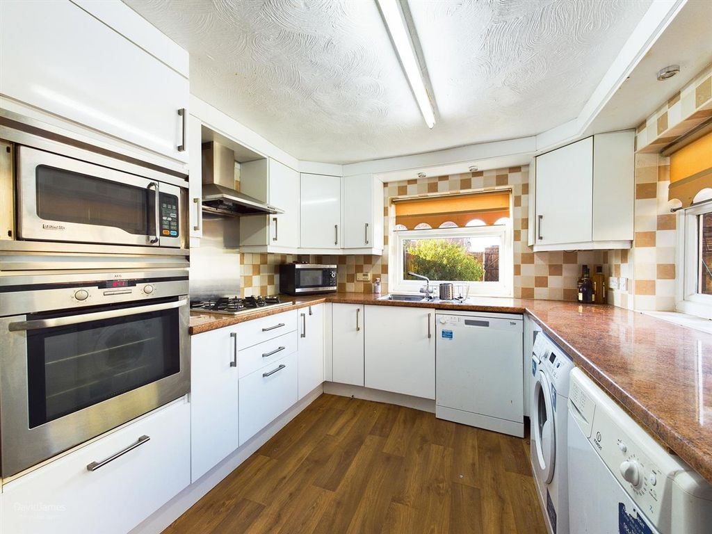 Property photo 2 of 17 Kitchen