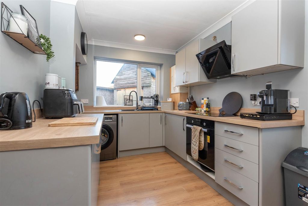 Property photo 3 of 19 Kitchen/Dining Room