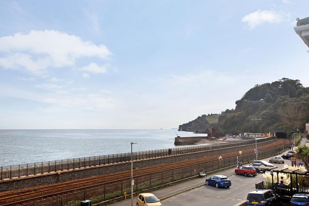 Property photo 1 of 9 Photo 6