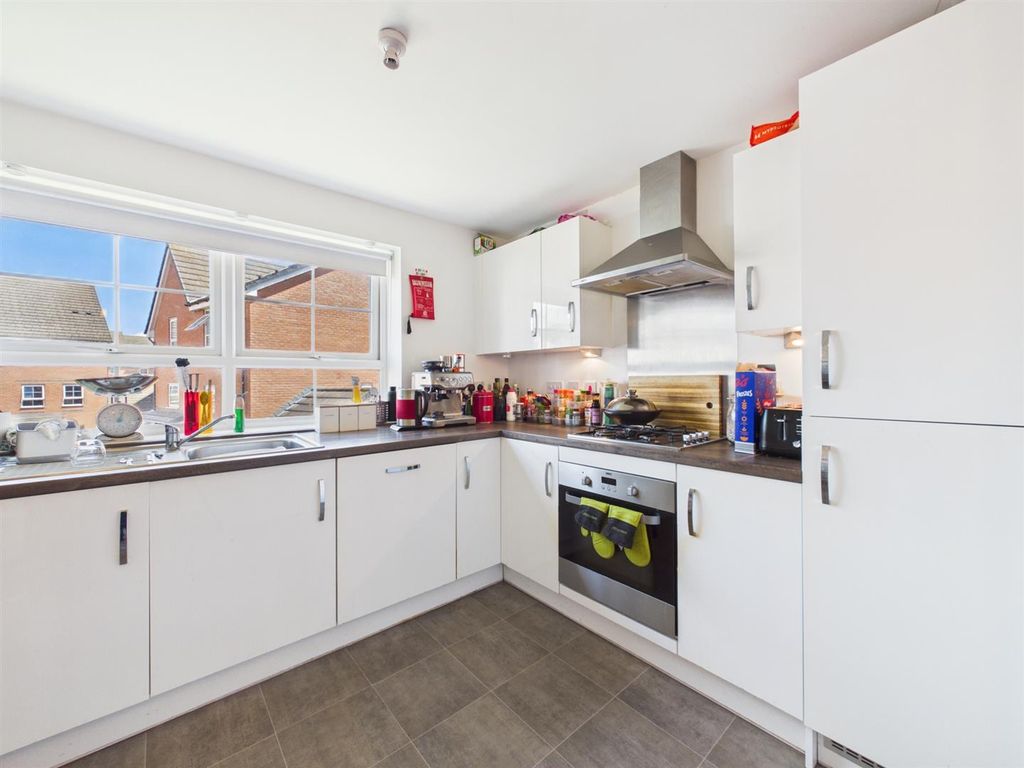 Property photo 3 of 19 Kitchen