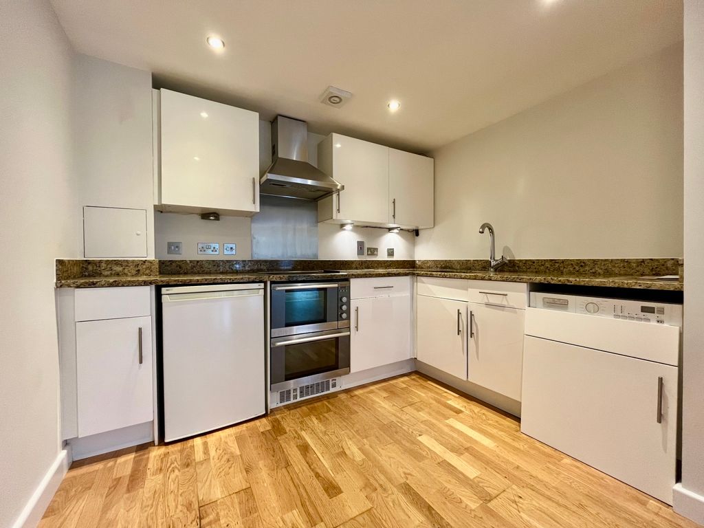 Property photo 3 of 6 Picture No. 10