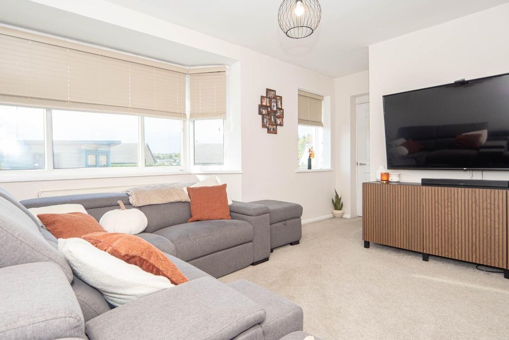 Property photo 3 of 24 Living Room