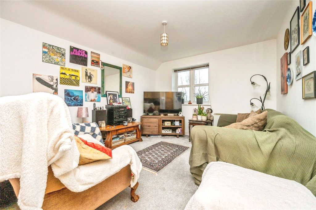 Property photo 2 of 14 Living Room