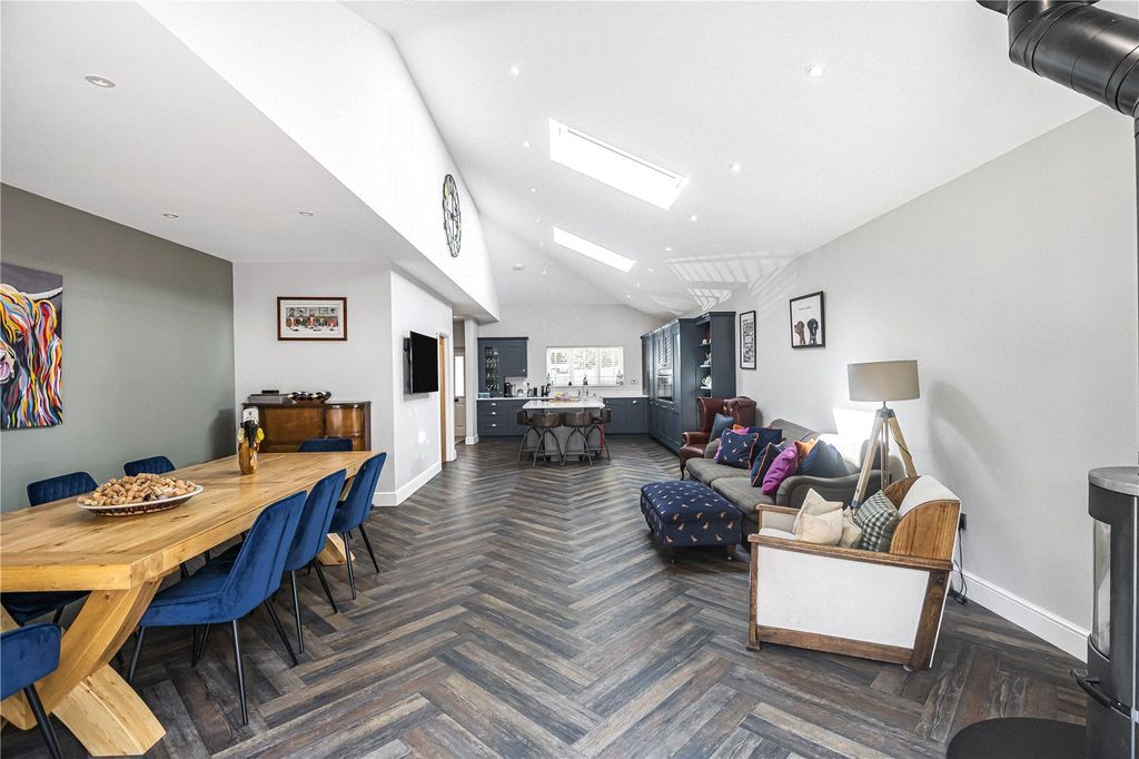 Property photo 1 of 34 Picture No. 16