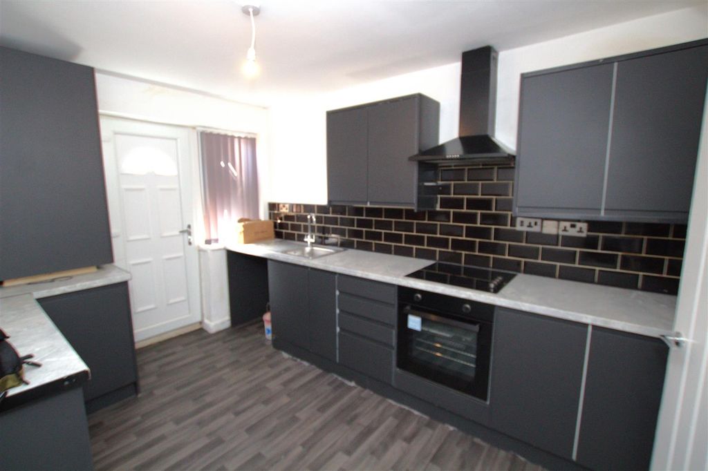 Property photo 3 of 7 Kitchen 2.Jpg