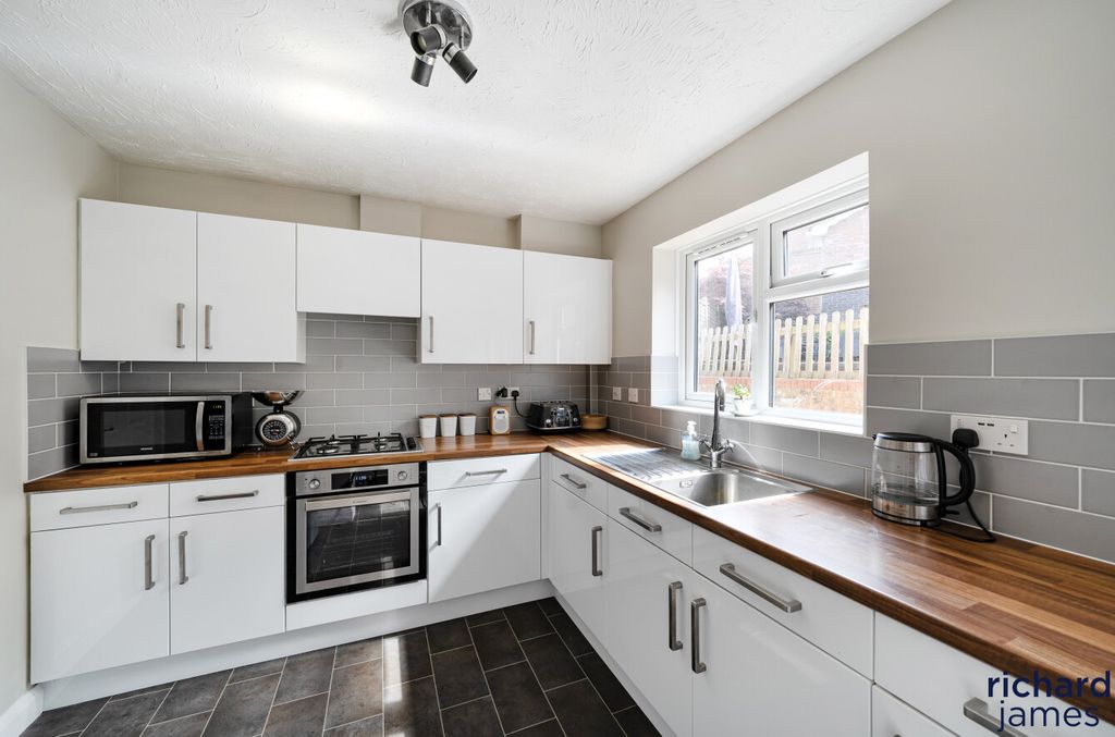 Property photo 3 of 14 28c45B8Eb66143B28d8F28F3941Ac332