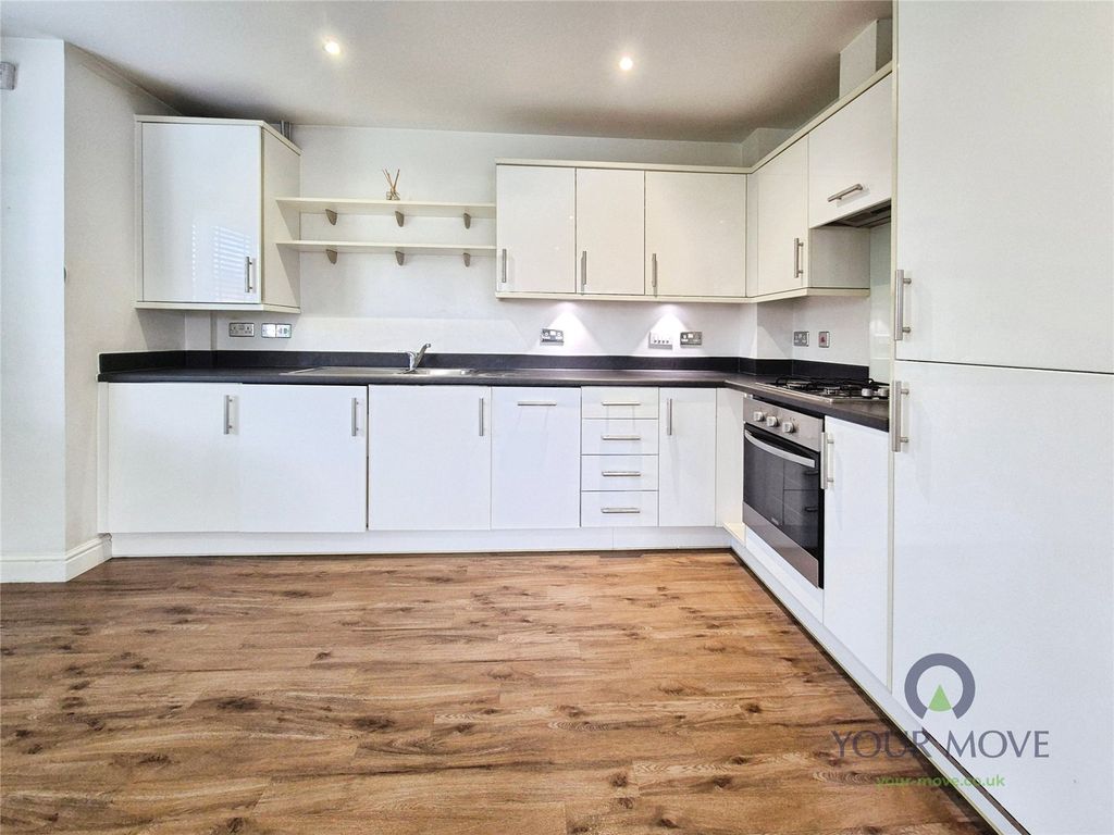 Property photo 3 of 15 Kitchen