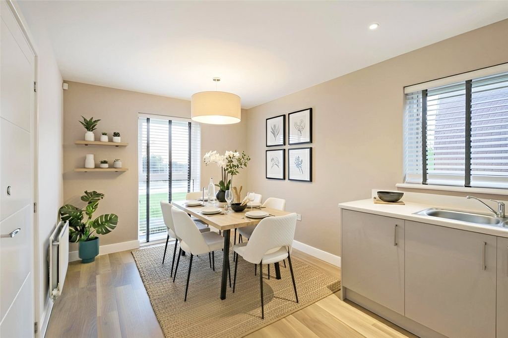 Property photo 3 of 10 Dining Example