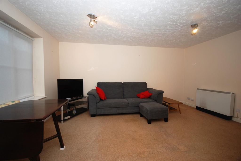 Property photo 2 of 6