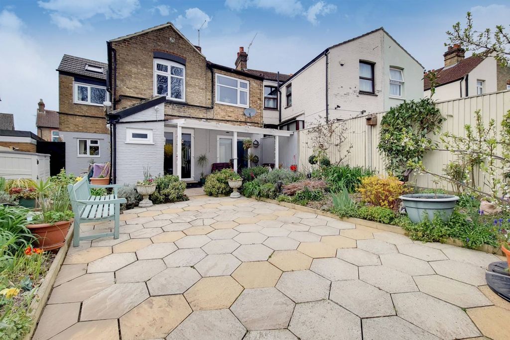 Property photo 3 of 20