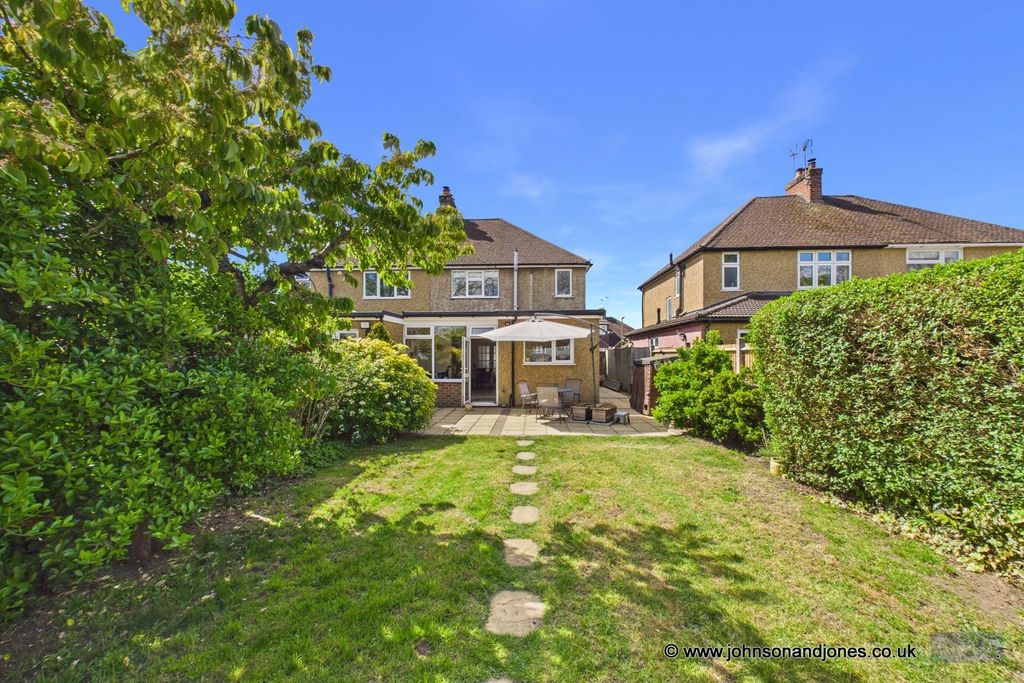 Property photo 1 of 26 18 Garden.Jpg