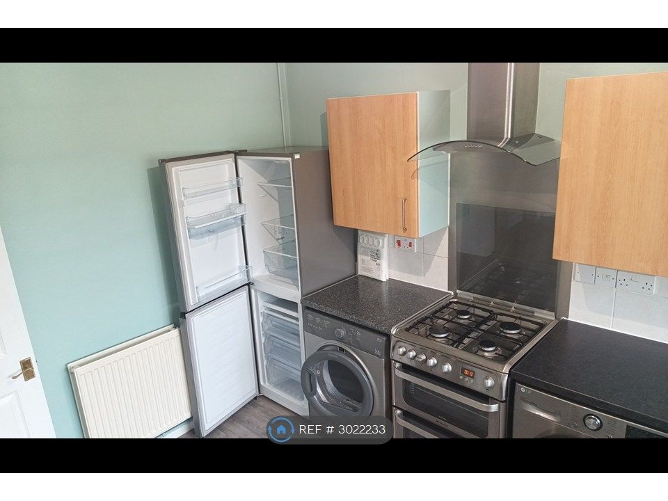 Property photo 3 of 12 Kitchen