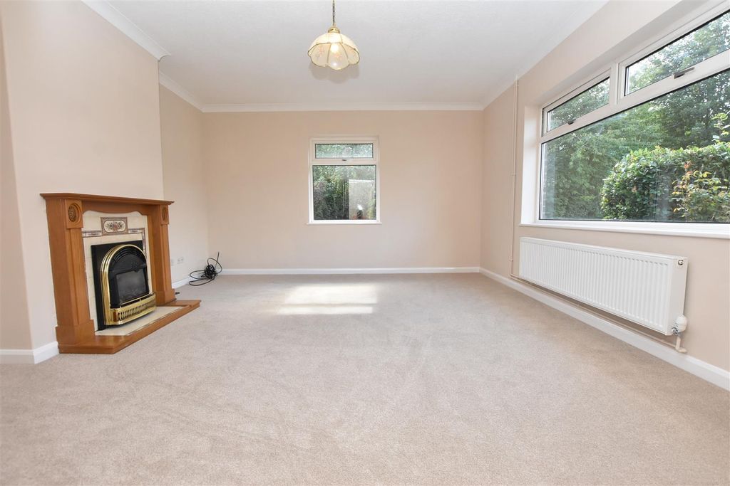 Property photo 2 of 16 Sitting Room