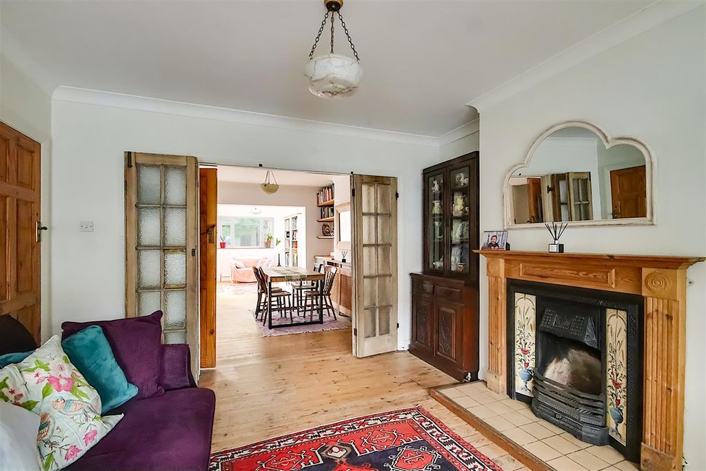 Property photo 3 of 15 Lounge