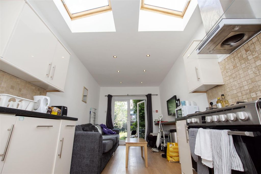 Property photo 2 of 12 Approach