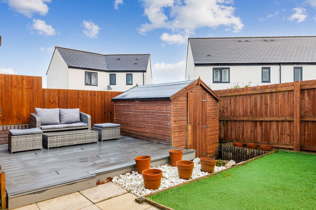 Property photo 2 of 17 A06 - Ext 3 Clover Close - 260114