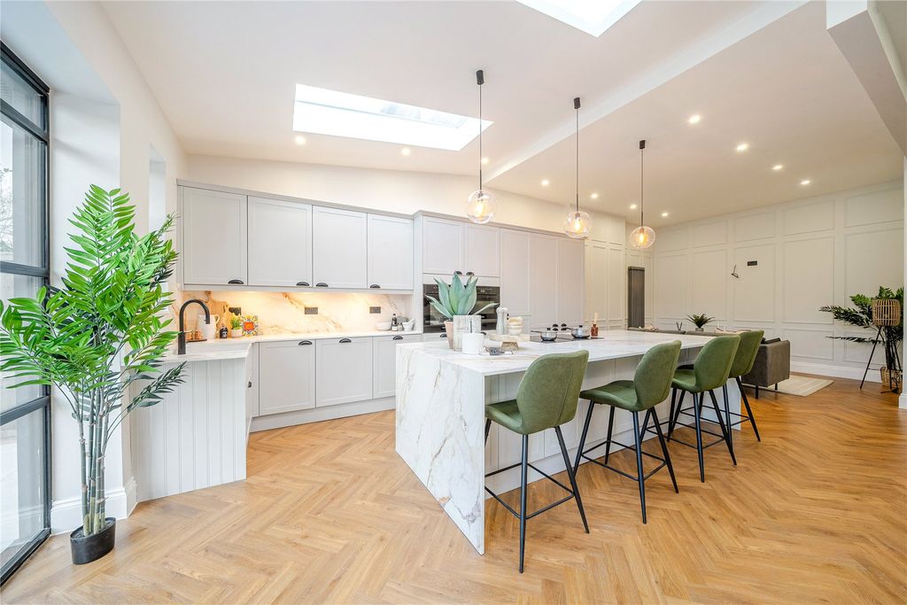 Property photo 3 of 41 Picture No. 18