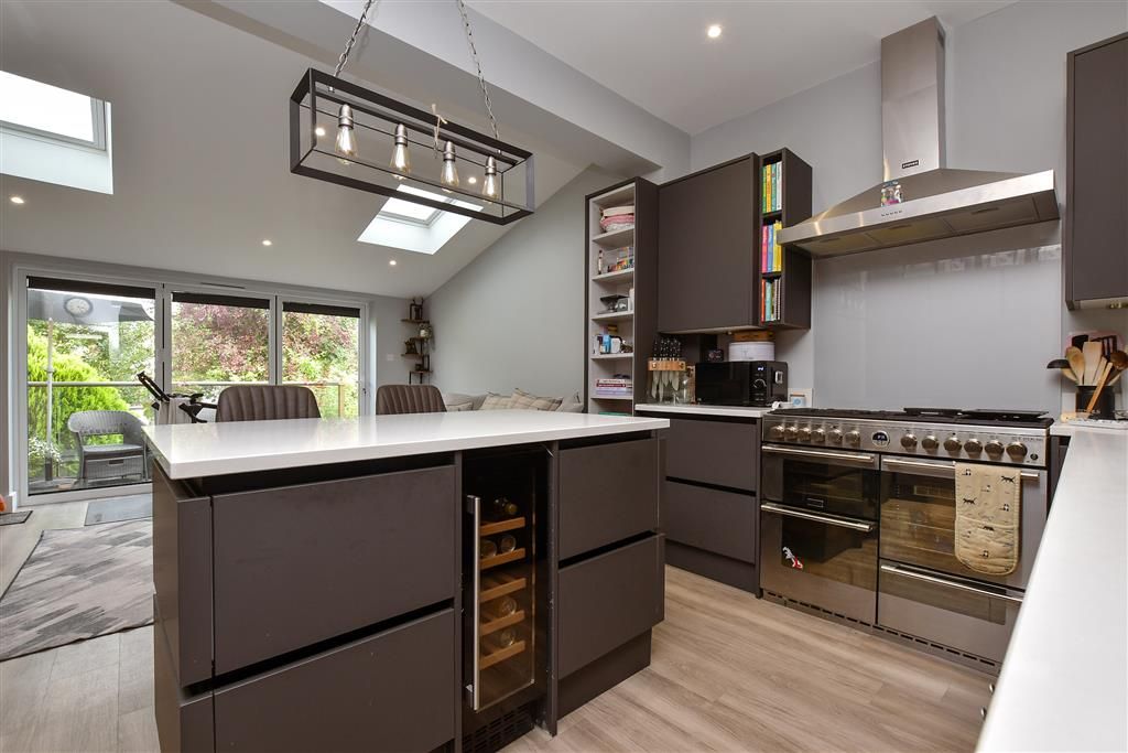 Property photo 3 of 15 Kitchen