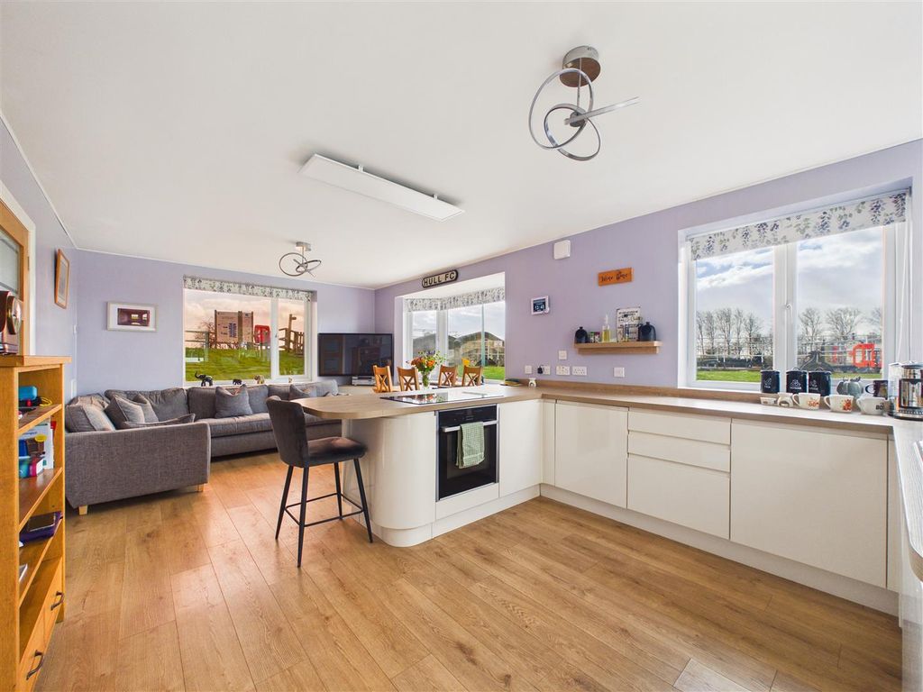 Property photo 3 of 31 Cam03303G0-Pr0330-Still043.Jpg