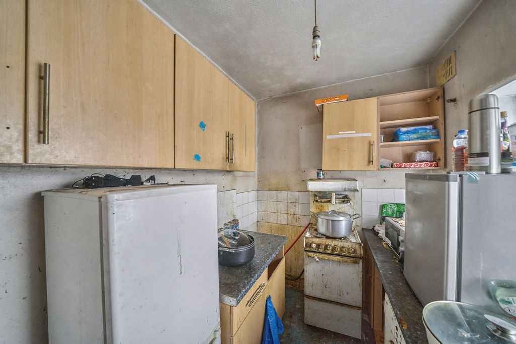 Property photo 3 of 11 277A, Allenby Road, Southall Ub1 2HD
