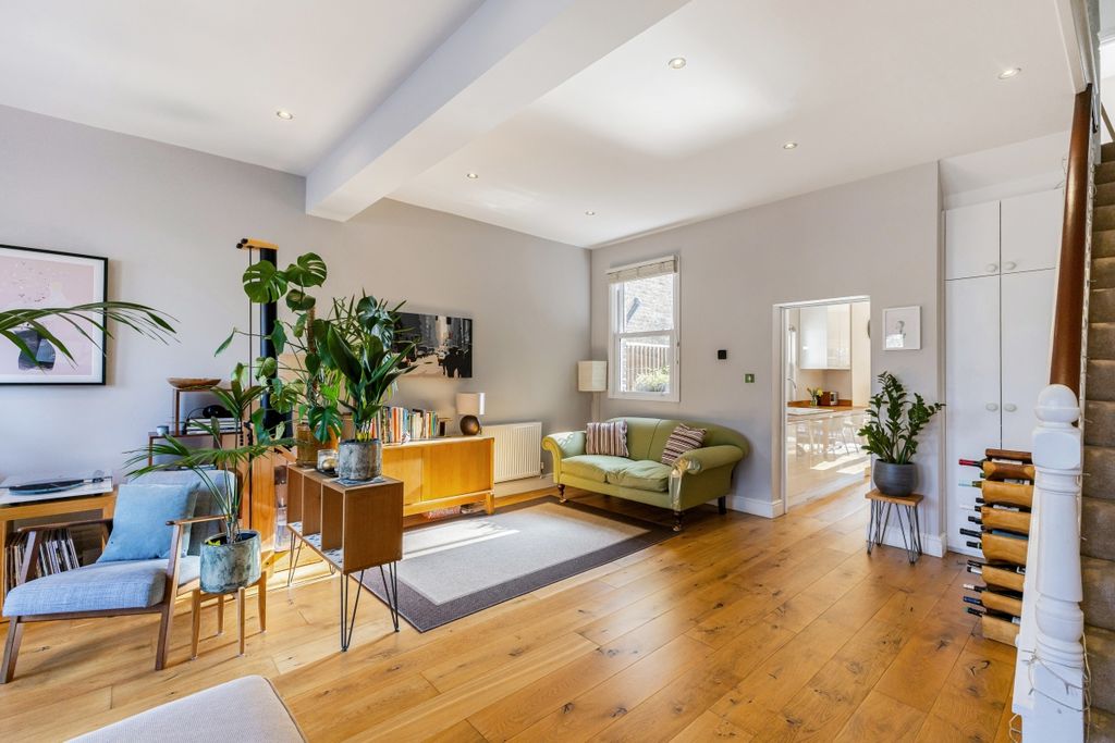 Property photo 3 of 23 104482_28 Station...