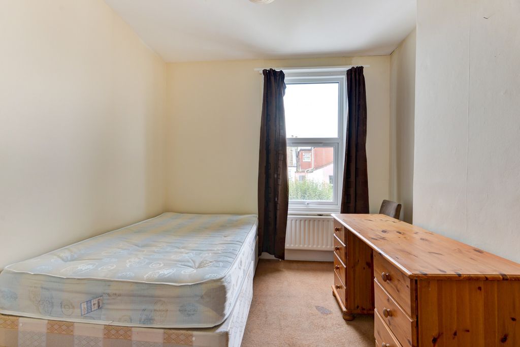 Property photo 3 of 15 A Cozy Student Bedroom Featuring A Simple Bed And ...