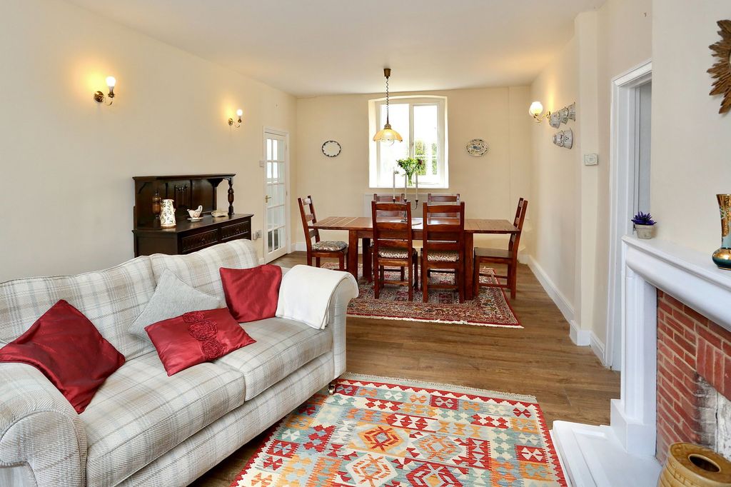 Property photo 2 of 50