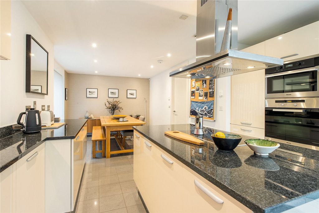 Property photo 2 of 17 Kitchen