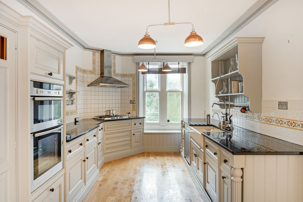 Property photo 3 of 28 Kitchen