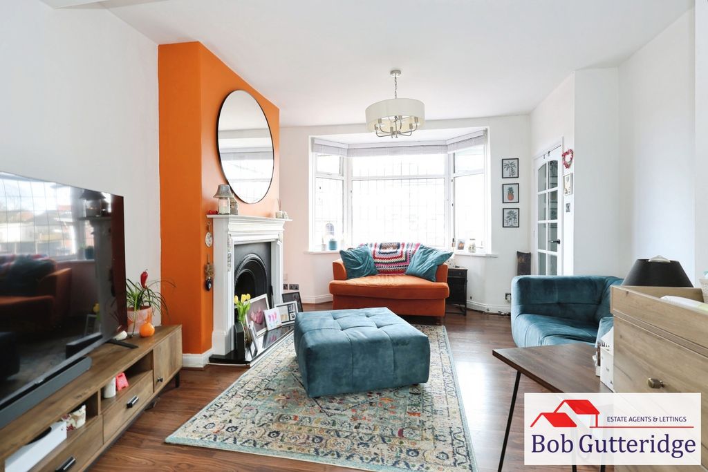 Property photo 3 of 25 Bay Fronted Lounge