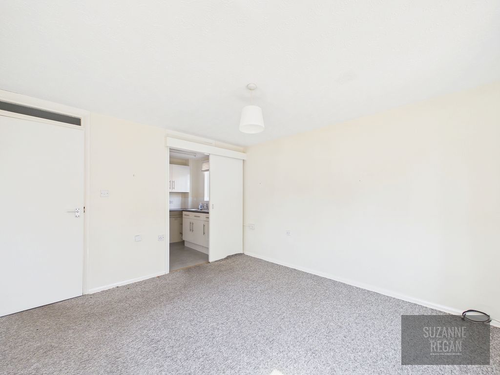 Property photo 3 of 11 Cam03318G0-Pr0074-Still002