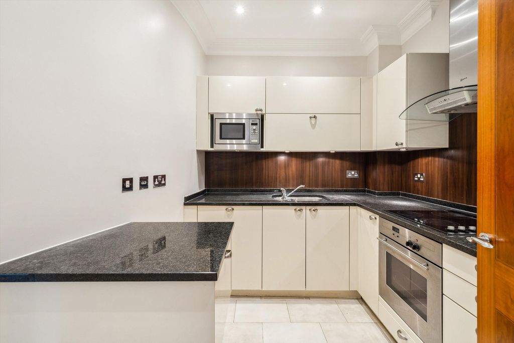 Property photo 3 of 17 Image