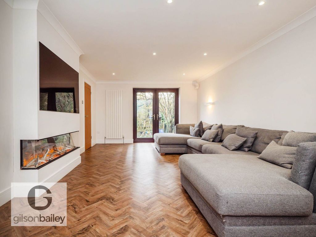 Property photo 2 of 31