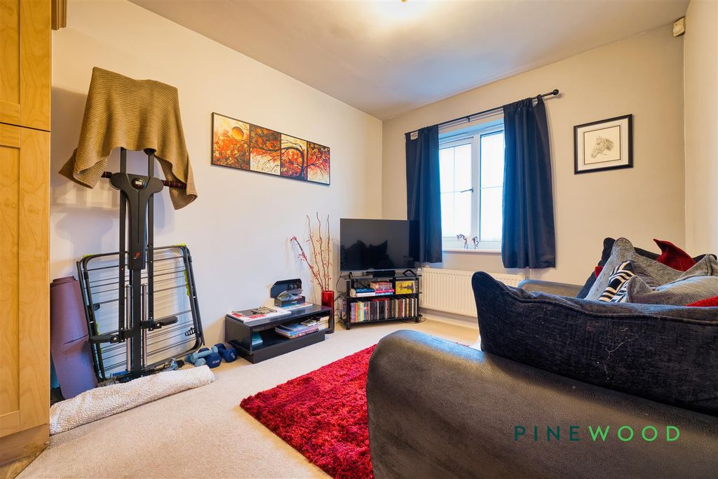 Property photo 3 of 10 Lounge