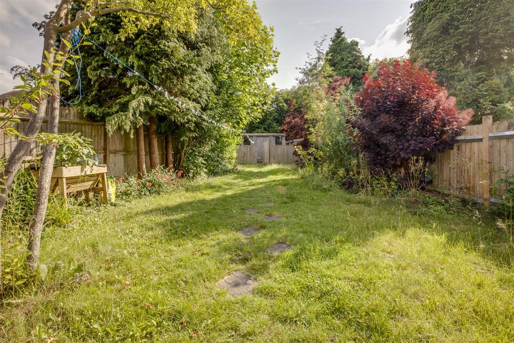 Property photo 3 of 12 9 Copyground Lane, Hp12 3Xb-8.Jpg