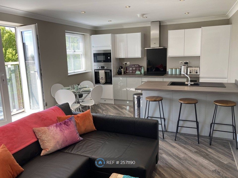 Property photo 1 of 16 Kitchen / Living Area