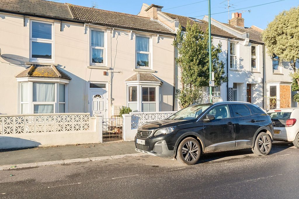 Property photo 1 of 10 Front